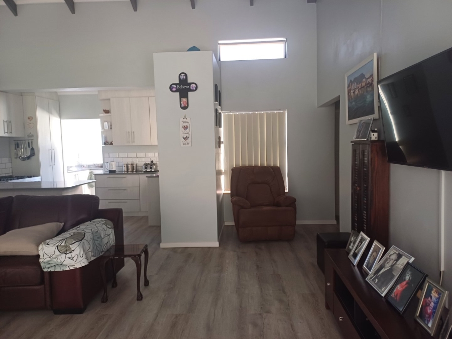 3 Bedroom Property for Sale in Stilbaai Wes Western Cape